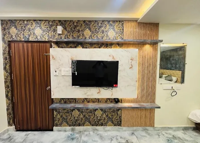 Hotel Madhavi Elite