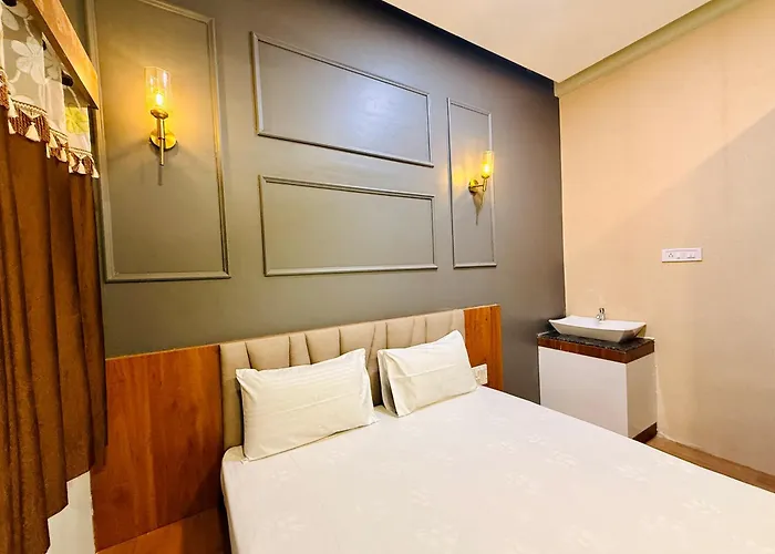 Hotel Maheshwar Stay