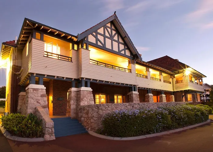 Caves House Hotel
