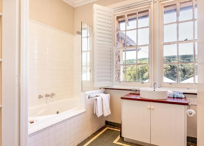 Caves House Hotel
