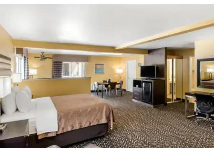 Quality Inn & Suites Capitola By The Sea