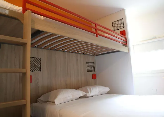hotelF1 Orange Centre Echangeur A7 A9