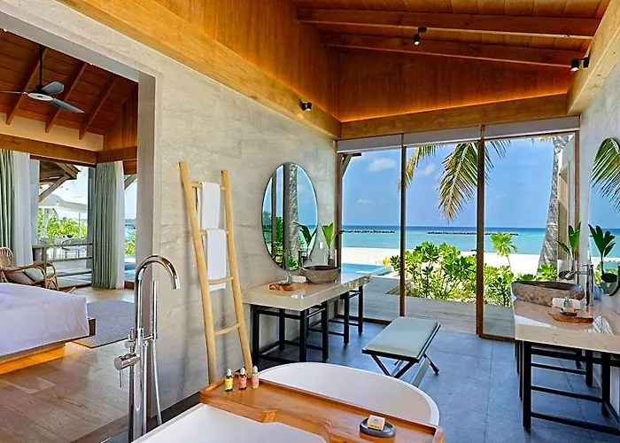 Emerald Faarufushi Resort & Spa