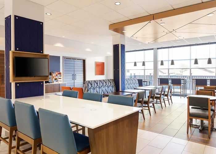 Holiday Inn Express & Suites Sarasota Bradenton By Ihg