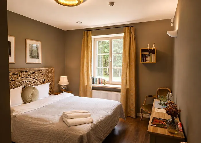 Lake & Library Boutique Hotel