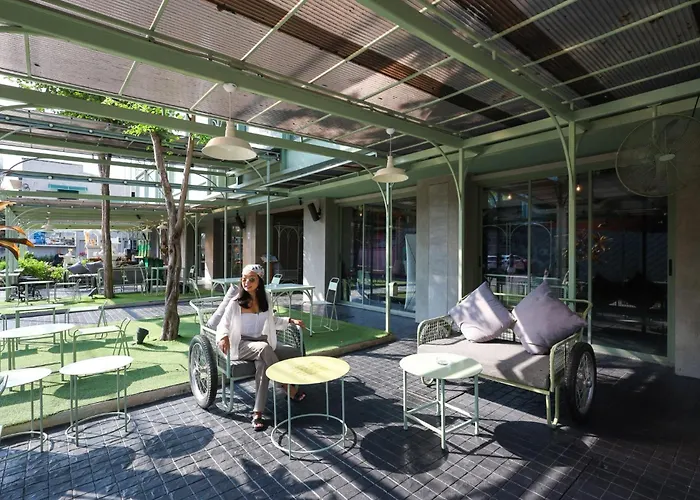 Samsen Street Hotel