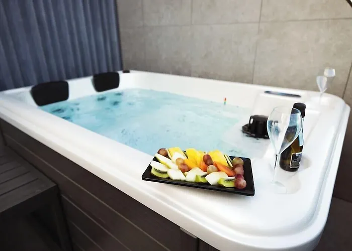 So City Hotel Adults Only