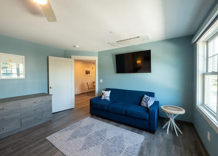 Long Beach Suites