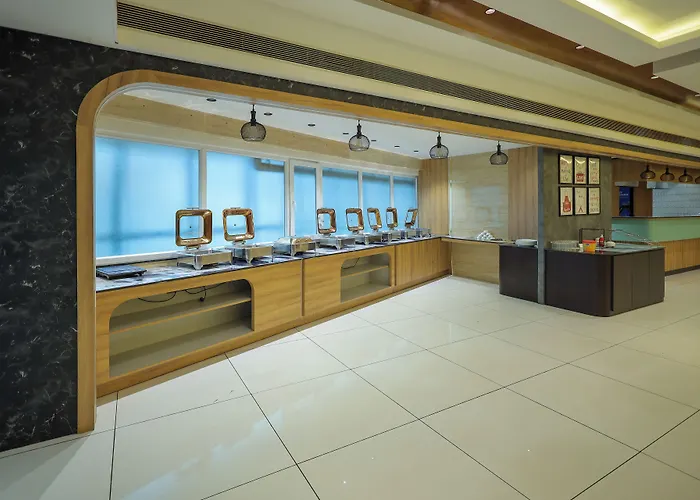 Royal Plaza Suites By Rak Rooms, Mangaluru