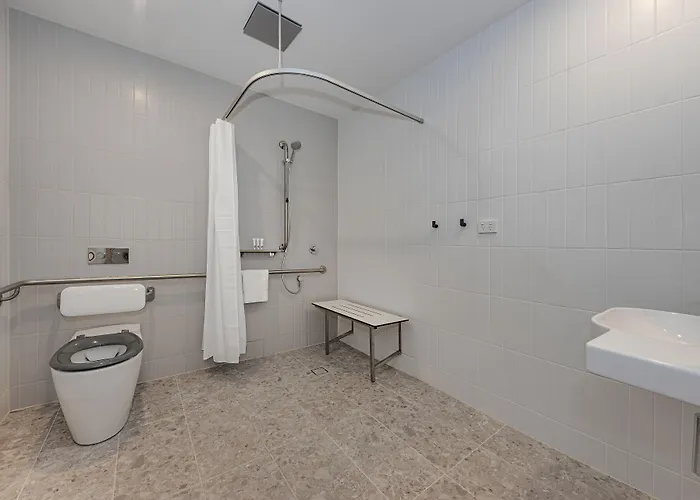 Littomore Suites Kingswood