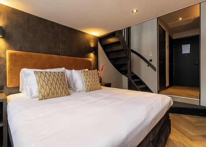 Monument Hotel