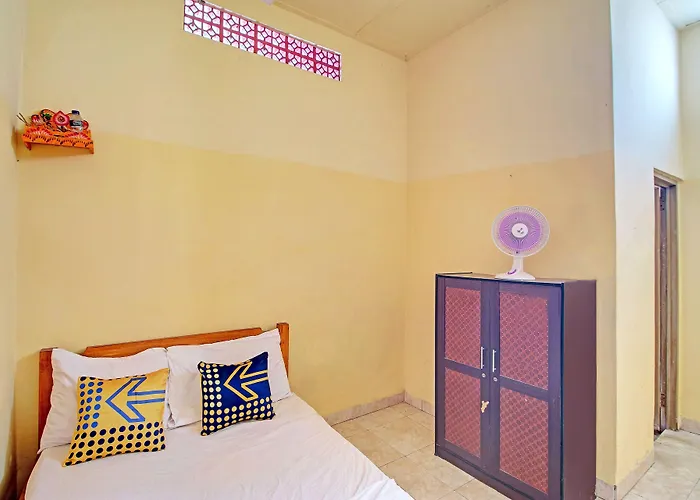 Oyo Life 92954 Shanti Kost