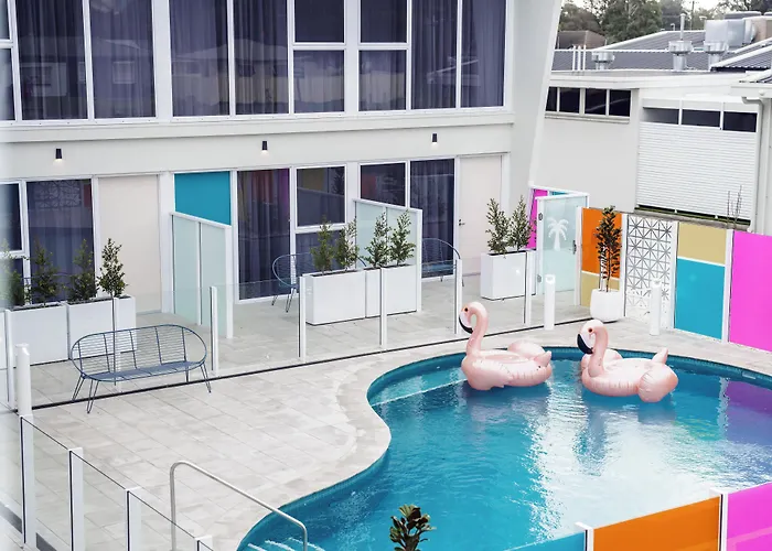 Peninsula Hotel Motel