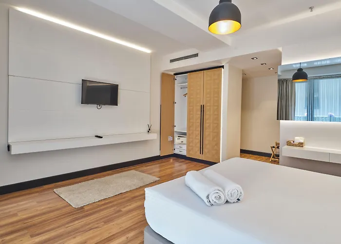 Four-G Hotel