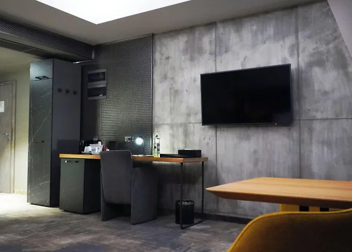 Aniroc Signature Hotel