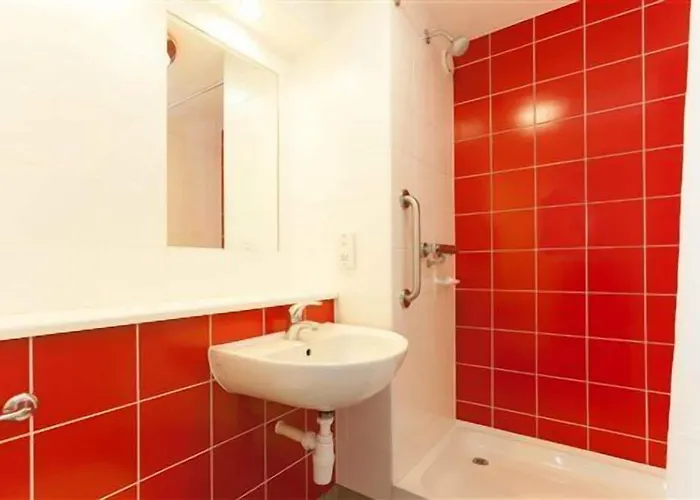Travelodge Farnborough Central