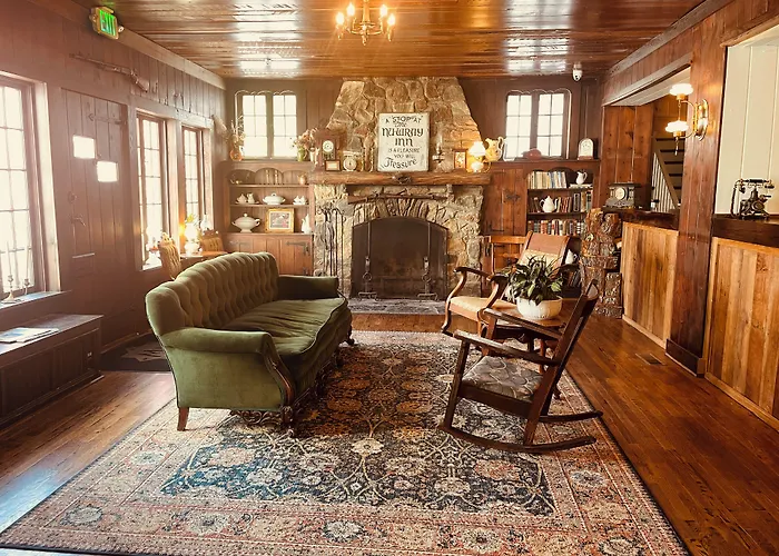 The Nuwray Hotel & Carriage House