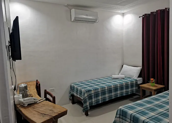 Reddoorz Plus @ Jollydays Hotel Nueva Ecija