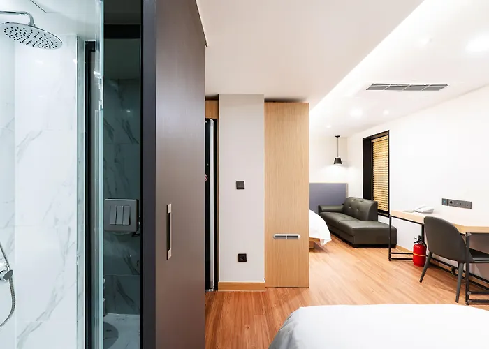 Lala Vianco Business Hotel