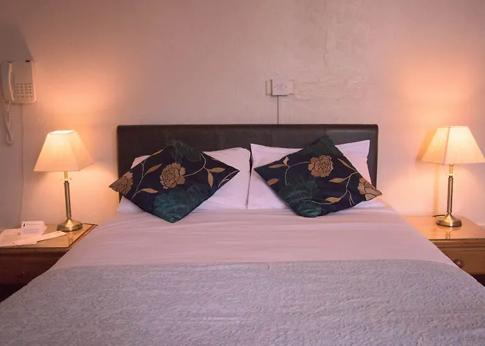 Pinegrove Hotel
