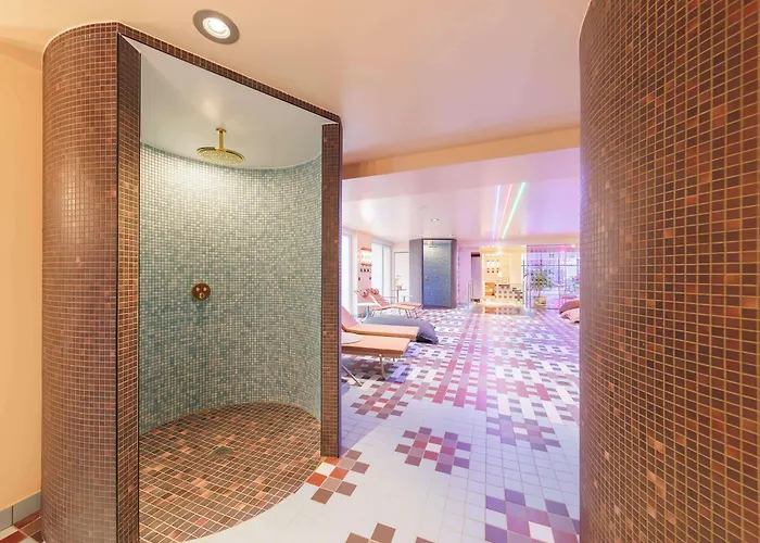 Aiden By Best Western Clermont-Ferrand - Le Magnetic Hotel & Spa