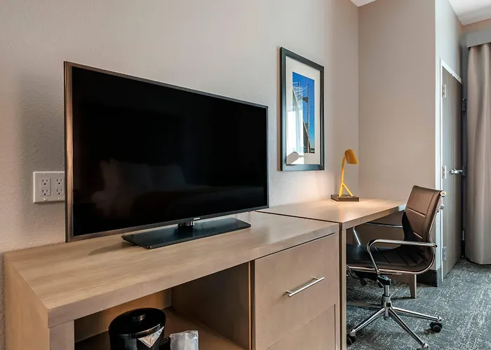 Comfort Inn&Suites Jacksonville - Orange Park Near Naval Air Station