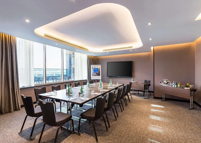 Radisson Blu Hotel, Dubai Canal View