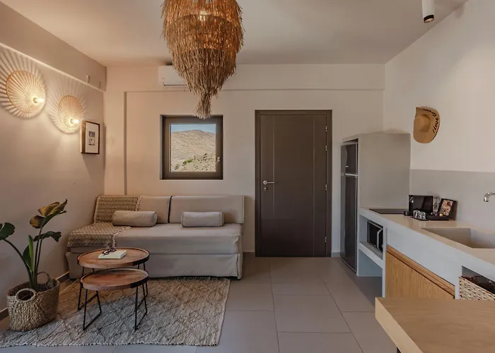 Amal Kythnos Suites