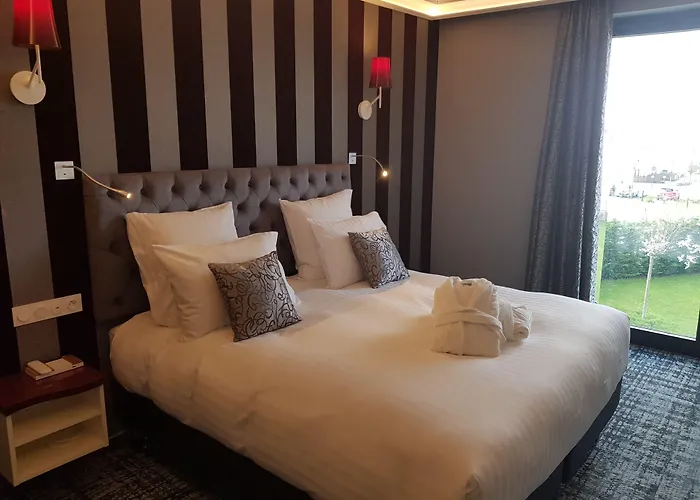 Hotel Dali Val D'Europe, Tapestry Collection By Hilton