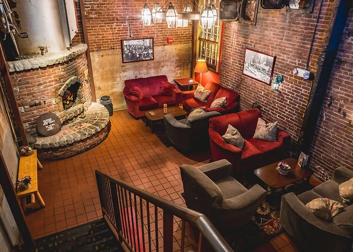 The Common Man Inn & Lodge, Plymouth