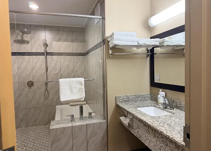 Super 8 By Wyndham Edmonton/West
