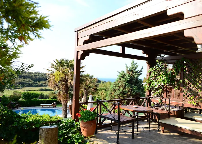 Ada Bacchus Hotel