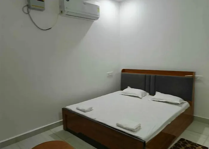 Hotel O Vaikunth Radhika Farm