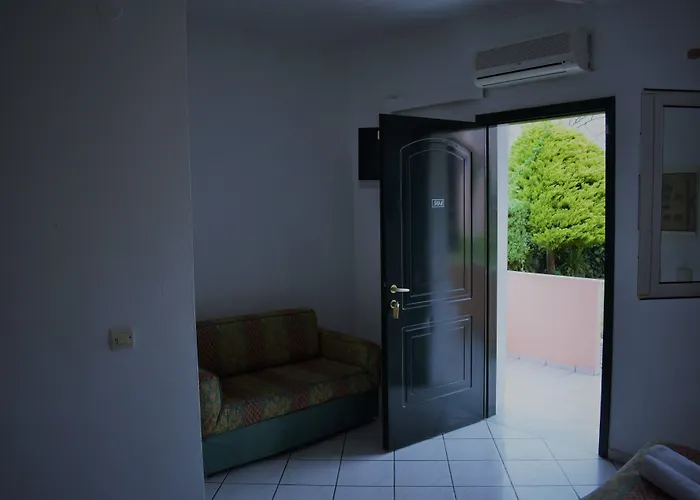 Oula Maisonettes Suites