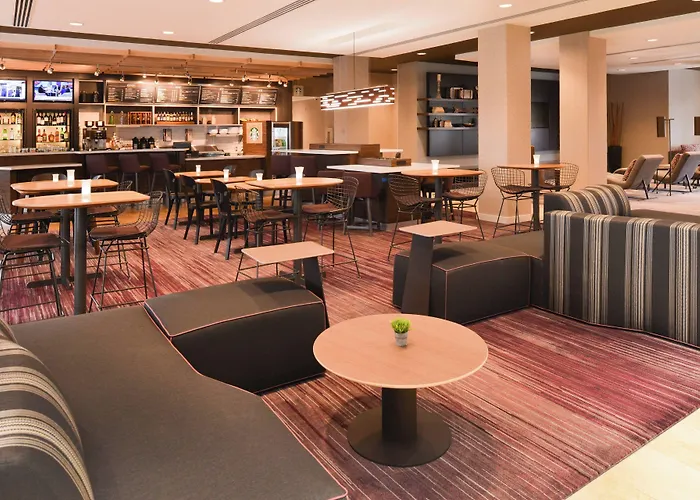 Courtyard By Marriott Toledo North