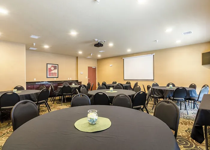 Cobblestone Hotel & Suites - Mccook