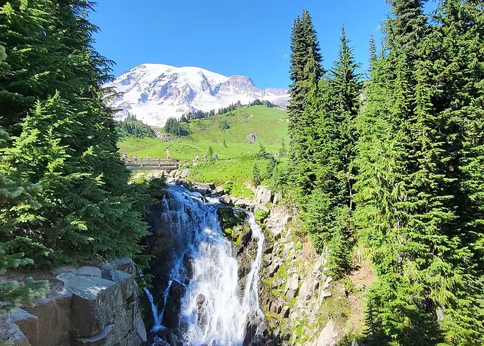 Cowlitz River Lodge