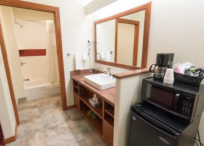 Shepherd Mountain Inn & Suites
