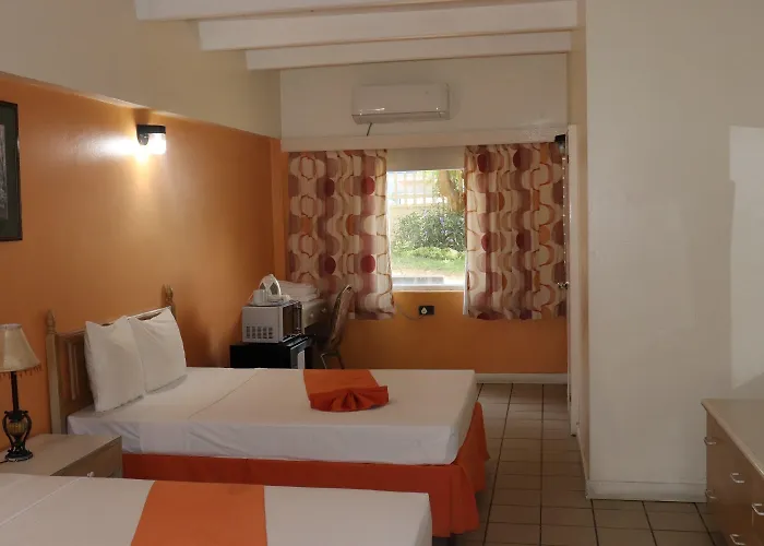 Pineapple Court Hotel