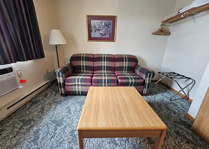 Budget Host Inn & Suites