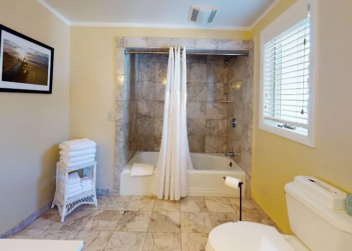 Breezeway Boutique Hotel