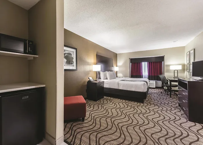 La Quinta By Wyndham Collinsville - St. Louis