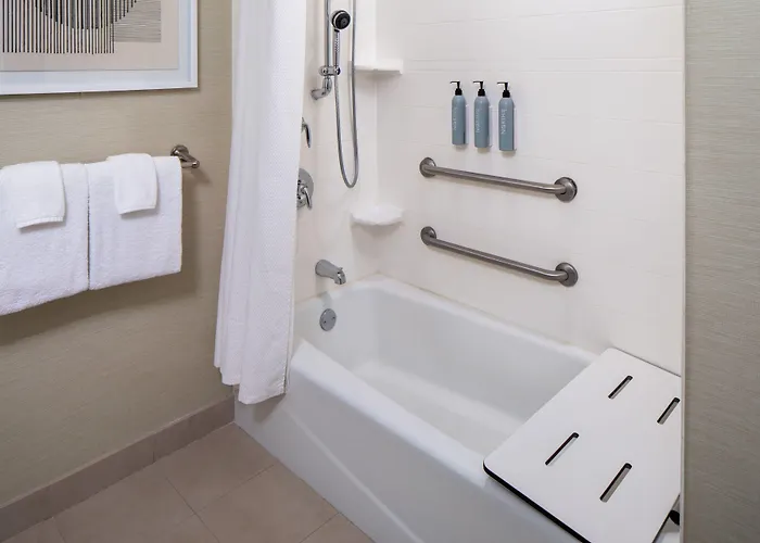 Courtyard By Marriott Charleston Downtown/Civic Center