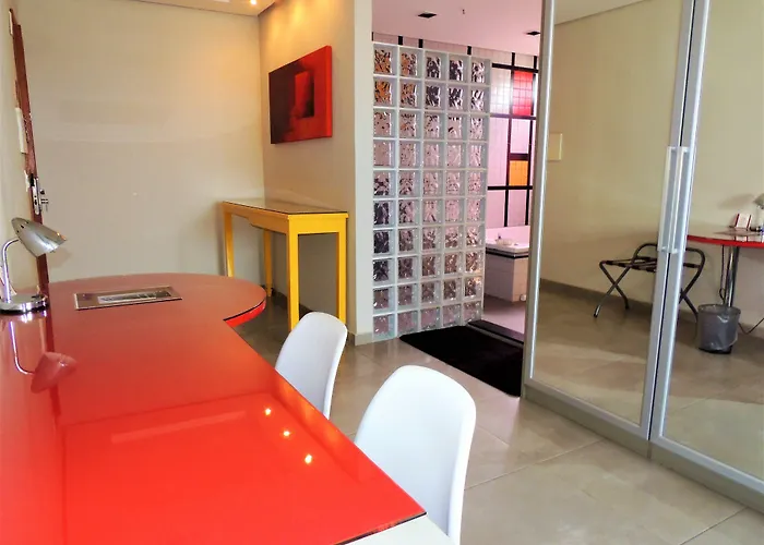 Mondrian Suite Hotel