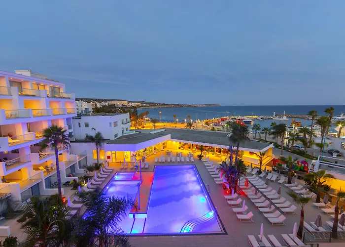 Limanaki Beach Hotel & Suites