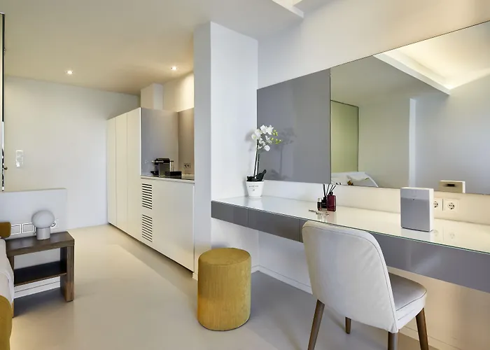 Alti Santorini Luxury Suites (Adults Only)