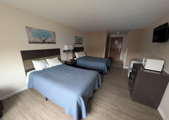 Commodore Resort