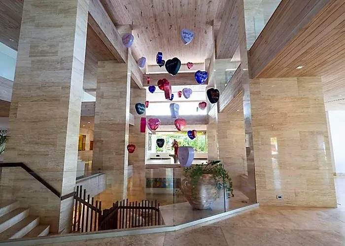 Hodges Bay Resort & Spa, An Hq Luxury Resort & Residences