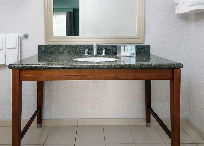 Hampton Inn & Suites Orlando Airport At Gateway Village