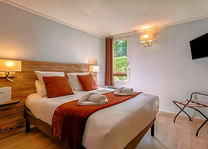 Brit Hotel Confort Pau Lons